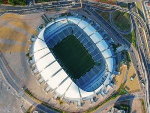 Estádio de futebol no Brasil; mudar com um orçamento apertado