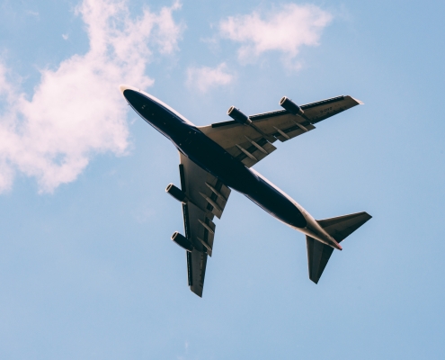 Image of an airplane that can be the one taking you to your new home