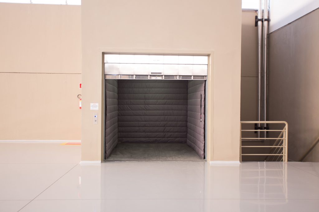 Moving services Brazil that also include climate-controlled and secure storage units.